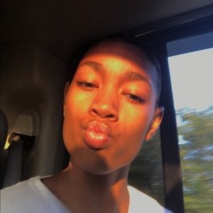 Meet your Posher, Janaya